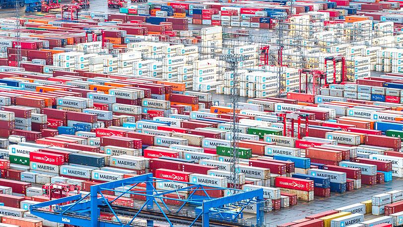 Der Export ist eine Hauptstütze der deutschen Wirtschaft. Der Export ist eine Hauptstütze der deutschen Wirtschaft.