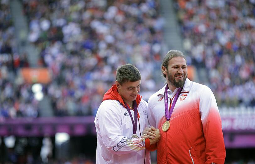 Nach Junioren-Weltmeister, Weltmeister und Europameister sicherte sich Storl in London nun
Platz zwei bei Olympia nur drei Zentimeter hinter dem Polen Tomasz
Majewski.