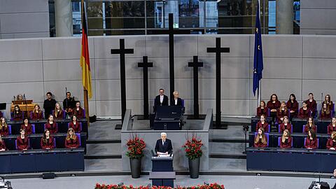 Italiens Staatspräsident Mattarella hält die zentrale Gedenkrede zum Volkstrauertag im Bundestag