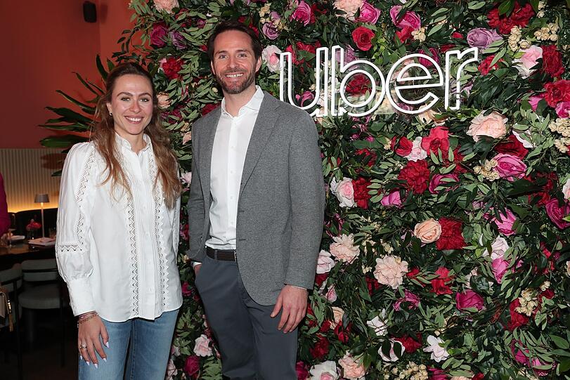 Die erfolgreiche M&uuml;nchner Rennfahrerin Sophia Fl&ouml;rsch mit Uber-Deutschland-Chef Christoph Weigler beim &bdquo;Female Leaders Lunch&ldquo;.