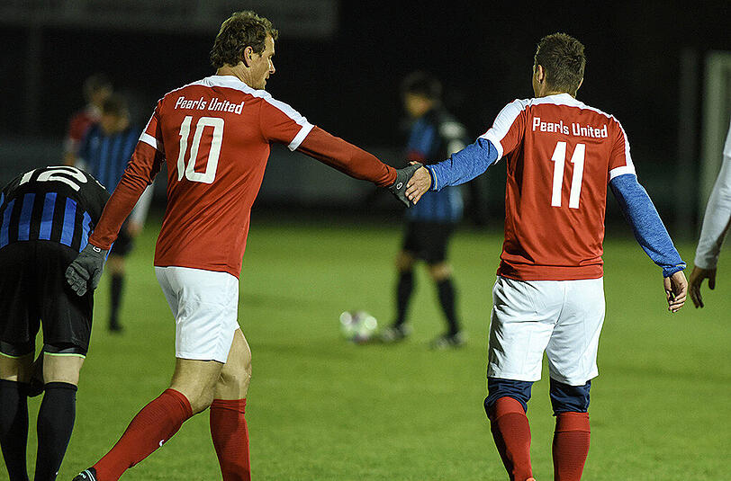 Abklatschen nach dem Spiel: Jens Lehmann (l.) und Miroslav Klose.