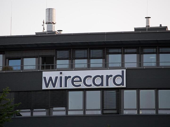 Der Schriftzug von Wirecard ist an der Firmenzentrale des Zahlungsdienstleisters zu sehen. Foto: Tobias Hase/dpa/Symbolbild
