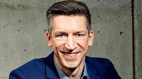 2011 übernahm Steffen Hallaschka "stern TV" nach fast 21 Jahren von Günther Jauch. Nun präsentiert er auch den Jahresrückblick, den Jauch viele Jahre moderierte.