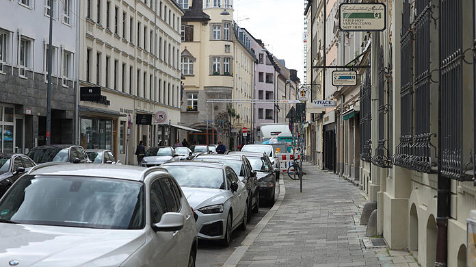 Die CSU will es Autofahrern in der Innenstadt einfacher machen, einen Parkplatz zu finden. Doch eigentlich wünschen sich die Menschen mehr Sitzgelegenheiten und mehr Grün.