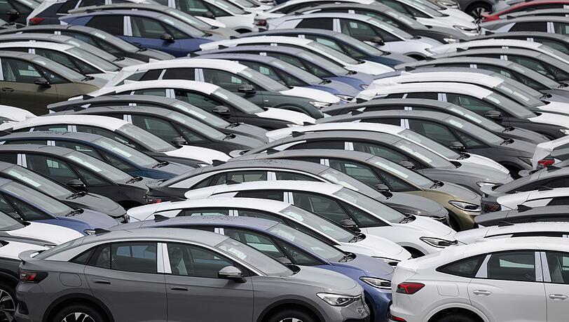 Vor allem neue Elektroautos werden derzeit viel verkauft - Grund dürfte eine Prämie des Bundes sein. (Symbolbild) Vor allem neue Elektroautos werden derzeit viel verkauft - Grund dürfte eine Prämie des Bundes sein. (Symbolbild)