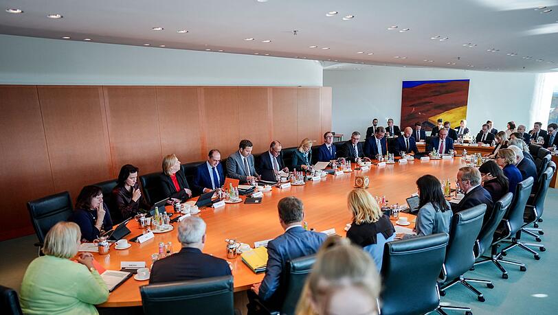 Die Regierung hat einen Plan gegen den Missbrauch von Sozialleistungen beschlossen. Die Regierung hat einen Plan gegen den Missbrauch von Sozialleistungen beschlossen.