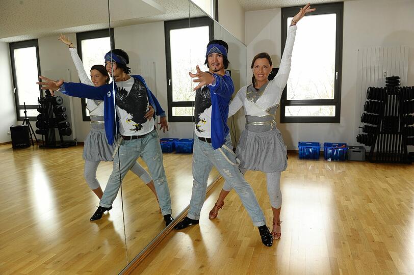 Simone Ballack und Tanzpartner Erich Klann beim Fotoshooting im Tanzzentrum Starnberg.