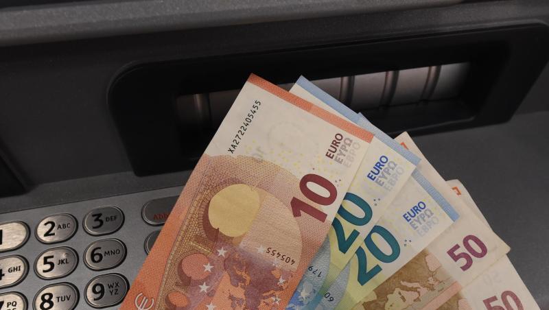 Mehr als die Hälfte der Deutschen kann sich nicht vorstellen, auf Münzen und Scheine zu verzichten. Mehr als die Hälfte der Deutschen kann sich nicht vorstellen, auf Münzen und Scheine zu verzichten.