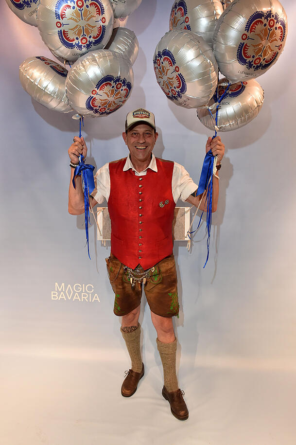 Neu-Single Schauspieler Michel Guillaume kommt solo zum Wiesn-Warm-up bei Ludwig Beck.