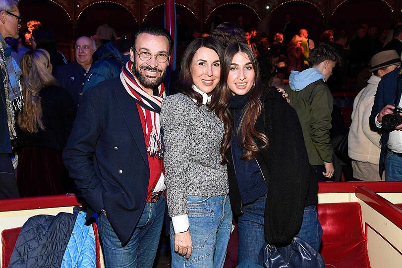 Unternehmerin und TV-Star Judith Williams (Mitte) brachte zum Event ihren Mann Alexander-Klaus Stecher und Tochter Angelina mit. Unternehmerin und TV-Star Judith Williams (Mitte) brachte zum Event ihren Mann Alexander-Klaus Stecher und Tochter Angelina mit.