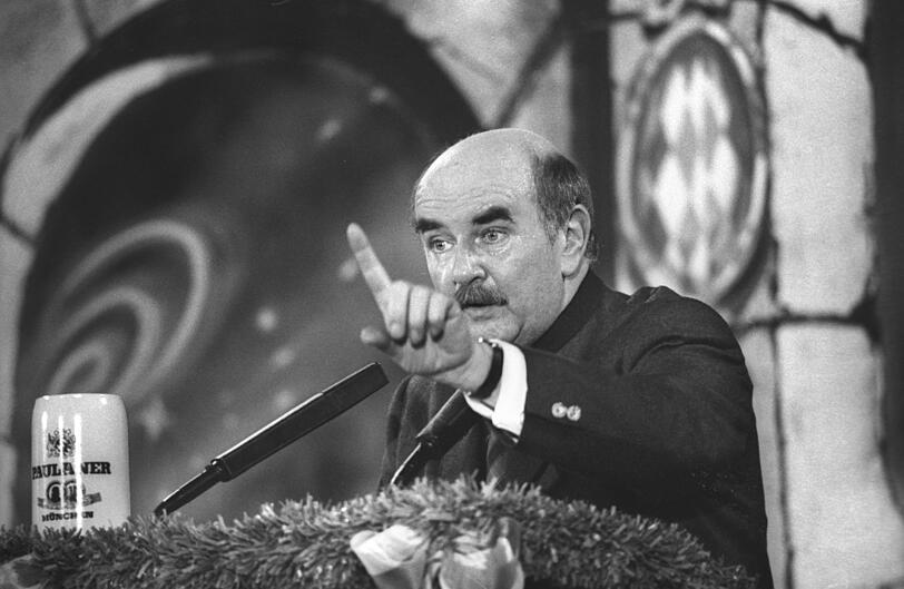 M&auml;rz 1986: Volksschauspieler Walter Sedlmayr bei seiner Fastenpredigt auf dem Nockherberg.