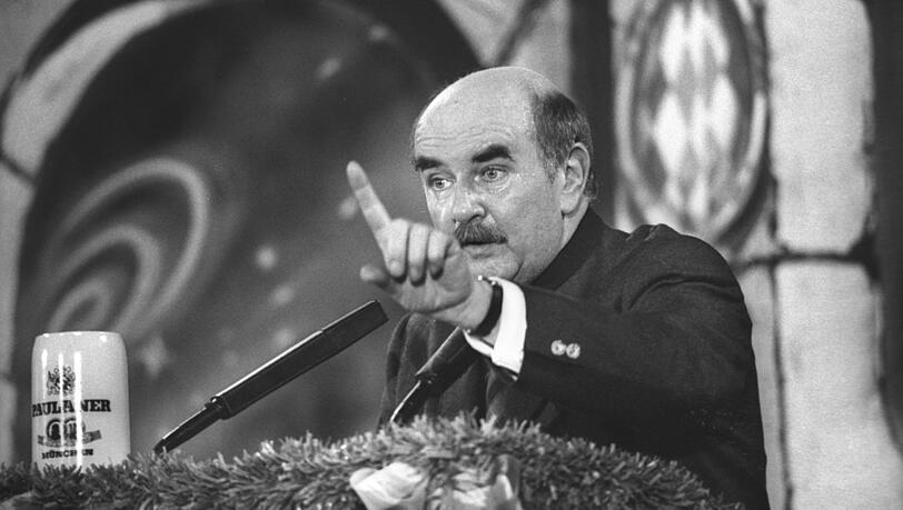 März 1986: Volksschauspieler Walter Sedlmayr bei seiner Fastenpredigt auf dem Nockherberg. März 1986: Volksschauspieler Walter Sedlmayr bei seiner Fastenpredigt auf dem Nockherberg.