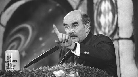 M&auml;rz 1986: Volksschauspieler Walter Sedlmayr bei seiner Fastenpredigt auf dem Nockherberg.