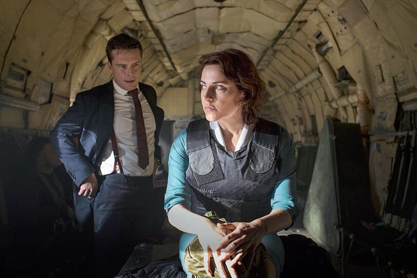 Paula Kern (Antje Traue) vom BND soll sich um die Mission der Rentner-Agenten kümmern. Kann sie dabei ihrem Kollegen Schell (Florian Panzner) trauen? Paula Kern (Antje Traue) vom BND soll sich um die Mission der Rentner-Agenten kümmern. Kann sie dabei ihrem Kollegen Schell (Florian Panzner) trauen?