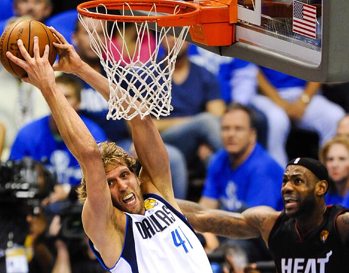Dirk Nowitzki führt seine Dallas Mavericks zum dritten Sieg in der Best-of-Seven Serie. Die Mavs führen damit mit 3:2 gegen die Miami Heat.