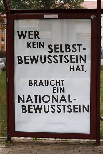 Anti-Nazi-Plakate in Freital. Aufgehängt von Dies Irae.