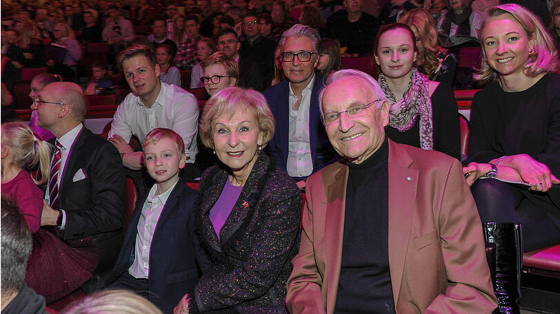 Dr. Edmund Stoiber und Frau Karin mit Familie.