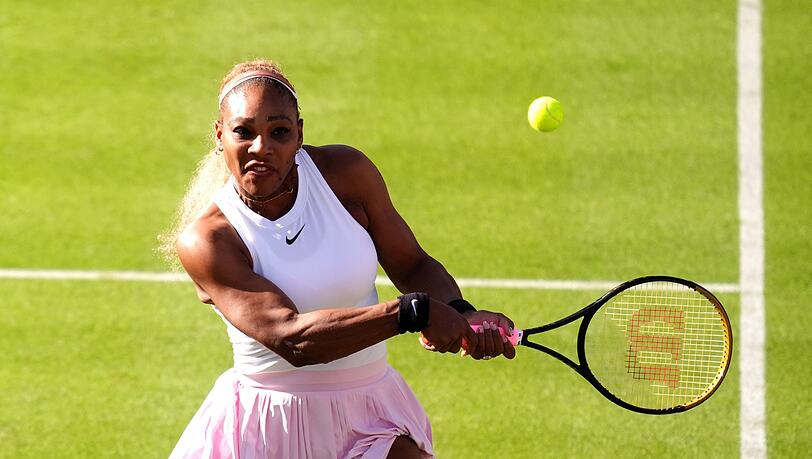 Serena Williams setzt mit einem Sieg im Doppel gleich ein Achtungszeichen. Serena Williams setzt mit einem Sieg im Doppel gleich ein Achtungszeichen.
