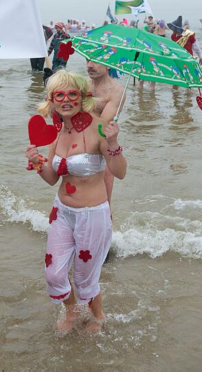 Das 19. Usedomer Winterbadespektakel stand in diesem Jahr unter dem Motto "Märchenhaftes Eisbaden".