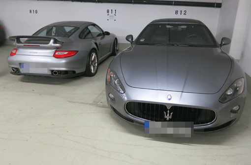 Rechts ein Maserati GranTurismo, links ein  Porsche GT2 RS: Gemeinsam sind die beiden wohl so viel wert wie eine Münchner Eigentumswohnung.