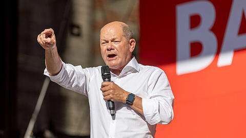 Applaus, aber vor allem Buhrufe und Kritik: Bundeskanzler Olaf Scholz hatte bei seinem Wahlkampf-Auftritt in München keinen leichten Stand.
