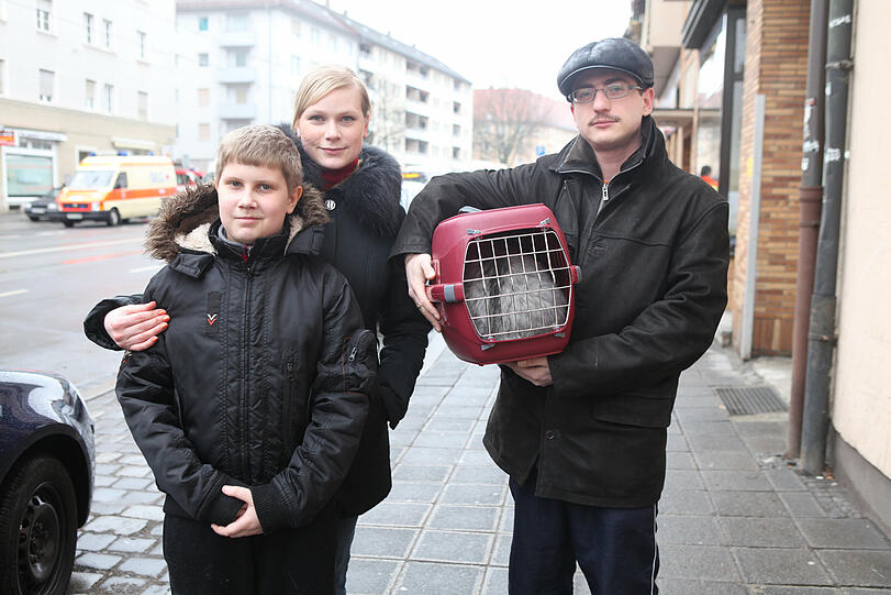 Bombenfund: Die Bombe hat das Leben von Maria Uskakova, Dimitri Safyanov und Sohn Alex durcheinander gebracht: Sie flüchten mit Katze William.