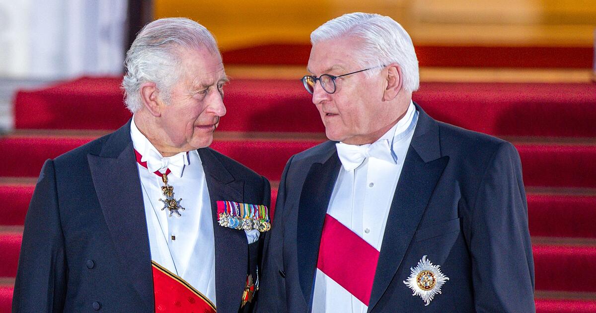 Charles-rollt-Steinmeier-den-roten-Teppich-aus