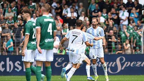 Michael Eberwein gleicht zum 1:1 aus.