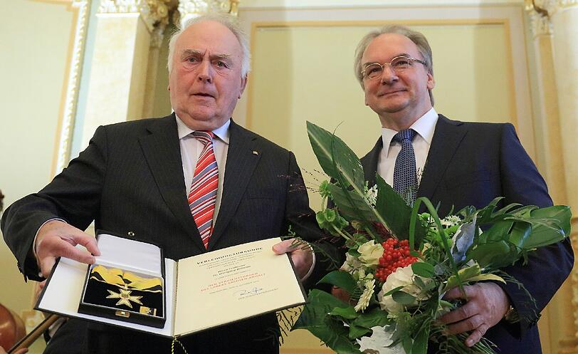 Auch der frühere Ministerpräsident Sachsen-Anhalts, Wolfgang Böhmer (l.), bekam den Bayerischen Verdienstorden verliehen.