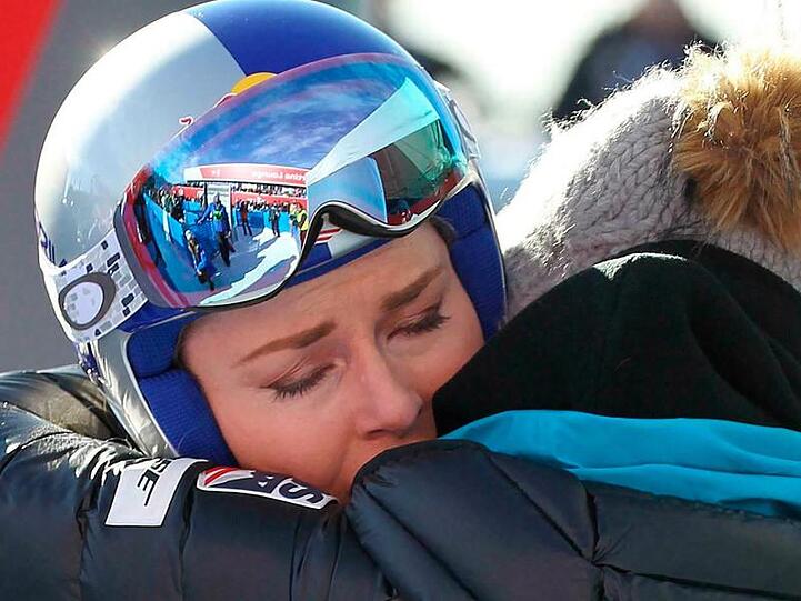 Lindsey Vonn musste nach dem Rennen in Cortina d'Ampezzo getröstet werden.