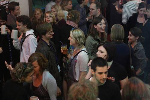 &bdquo;Abgrund&ldquo; oder &bdquo;Idylle&ldquo;? Eine Geschmacksfrage, wie die ARENA-Eröffnungsparty im Erlanger Markgrafentheater bewies.