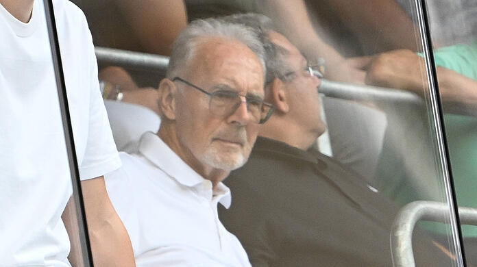 Franz Beckenbauer beim Besuch der Bundesliga-Partie Hoffenheim gegen Augsburg im August 2022.