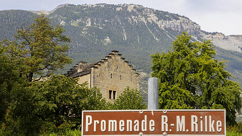Von 1921 bis zu seinem Tod 1926 lebte Rilke - dank eines Mäzens mietfrei - im Château de Muzot im Schweizer Kanton Wallis.