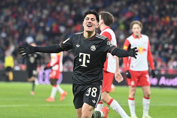 Gegen Salzburg mit seinem ersten Tor für Bayern: Der 18-jährige Felipe Chávez. Gegen Salzburg mit seinem ersten Tor für Bayern: Der 18-jährige Felipe Chávez.