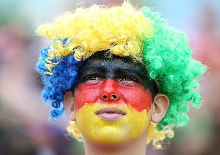 Aber nicht nur in Deutschland wird gefeiert - auch im Stadion, dem legendären Maracana, feiern die Fans!