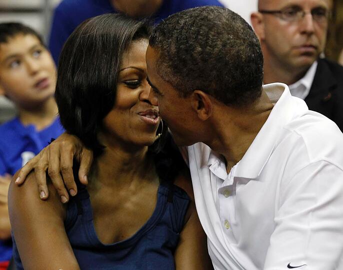 Barack Obama liebt Basketball und seine Frau Michelle.