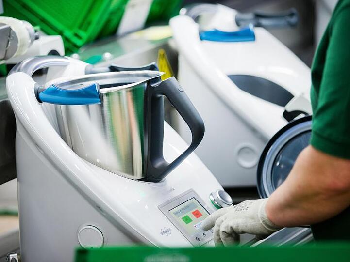 Blick in die Produktion des Thermomix TM5 von Vorwerk im Wuppertaler Werk.