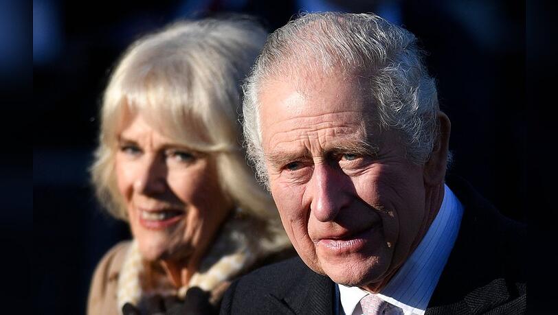 "Endlich König! Charles und der Kampf um die Monarchie": Der britische König Charles III. und seine Ehefrau, Königin Camilla.