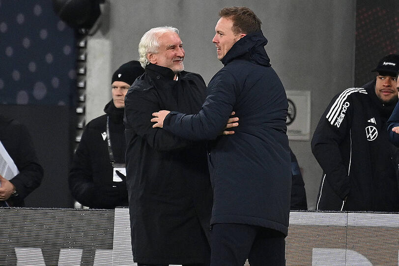 Schon sch&ouml;n, was wir f&uuml;r Talente haben, oder? DFB-Sportdirektor Rudi V&ouml;ller (l.) und Bundestrainer Julian Nagelsmann.