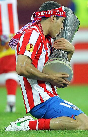 Letztes Jahr gewann ALVARO DOMINGUEZ mit Atletico Madrid bereits die Europo League. Der linke Außenverteidiger ist ebenfalls 23 Jahre alt. Er soll in Gladbach eine wichtige Stütze werden - auch im Hinblick auf die internationalen Einsätze in der Championsleague