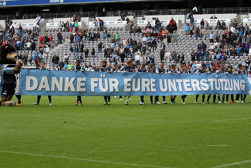 Versöhnlicher Abschluss einer turbolenten Saison: Nach dem überzeugenden 3:0 gegen Aalen bedankten sich die Löwen-Spieler am Sonntag bei ihren Fans für die Unterstützung. Die Bilder!