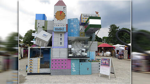 Auf dem Tollwood-Sommerfestival kann man derzeit auf der "Baustelle der Visionen" sehen, was aus dem Hirmer-Parkhaus werden könnte.