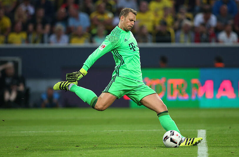 Manuel Neuer: Note 1. Erstes Spiel seit dem EM-Halbfinale gegen Frankreich (0:2) &ndash; und gleich Matchwinner. Machte sich groß und parierte gegen Dembélé und dann gegen Ramos. In Halbzeit zwei gegen Passlack. Hielt seine Bayern im Spiel. Tanzte sogar mit prima Haken Aubameyang aus &ndash; Chapeau!