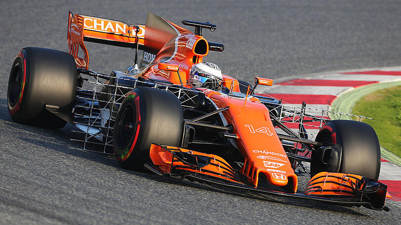 Der Großteil des McLaren-Chassis ist im traditionellen McLaren-Orange gehalten, der Rest ist schwarz. Der MCL32 ist eine Hommage an die Vergangenheit und ein Tribut an die treuen Fans.