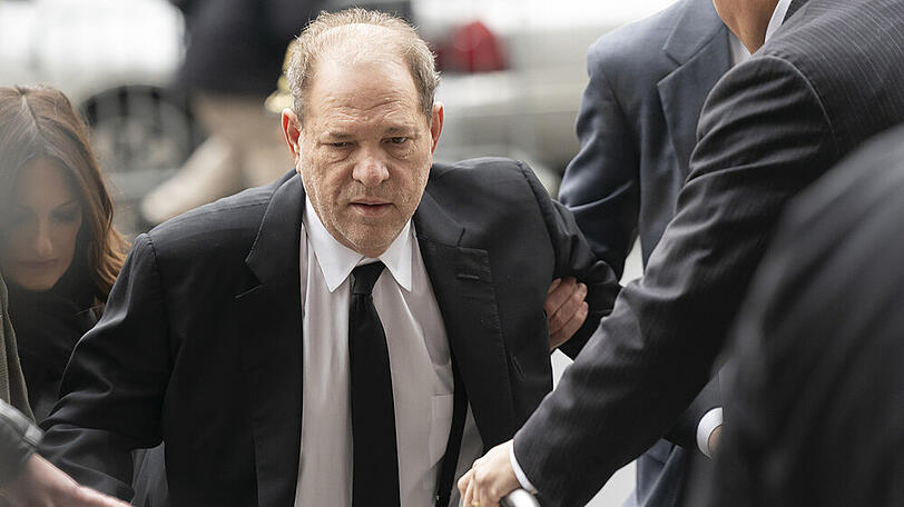 Der gefallene Hollywood-Mogul Harvey Weinstein auf dem Weg ins Gericht.