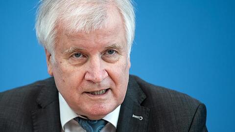 Bundesinnenminister Seehofer bekräftigte nach einer Sitzung des Innenausschusses die moralische Verantwortung für die Aufnahme der afghanischen Ortskräfte und ihrer Familienangehörigen.