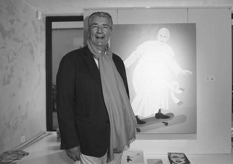 Der Münchner Galerist Dirk G. Kronsbein starb am 6. Oktober im Alter von 81 Jahren. Er infizierte sich mit dem Coronavirus und erkrankte - trotz doppelter Impfung.