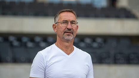 Legt in Ingolstadt los: Der neue Trainer Achim Beierlorzer. (Archivbild)