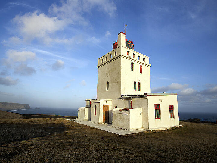 Stopover in Island mit Übernachtung im Dyrhólaey-Leuchtturm