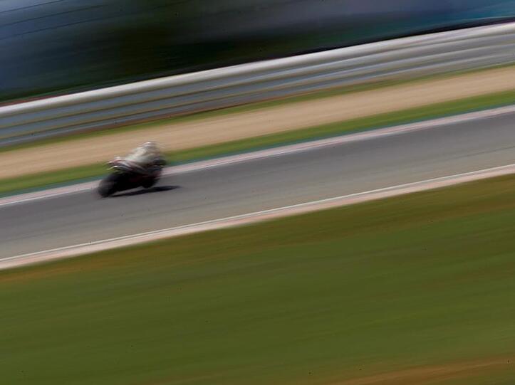Schnell wie der Wind: Motorradfahrer treibt es wieder auf die Straße.